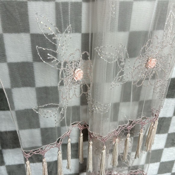 Bellissima pale pink sequence floral scarf with tassels and embroidery - Picture 2 of 6